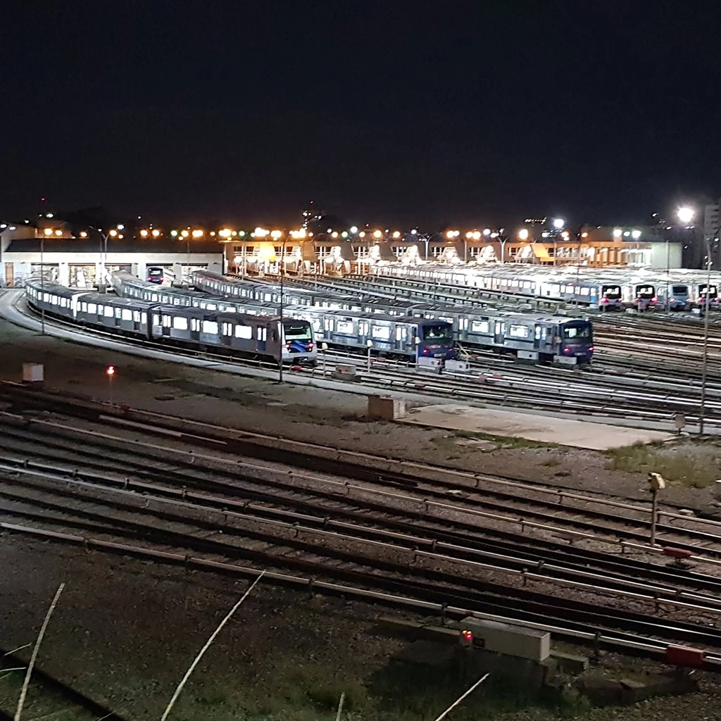 Pátio de manutenção ferroviário com iluminação LED de alta potência